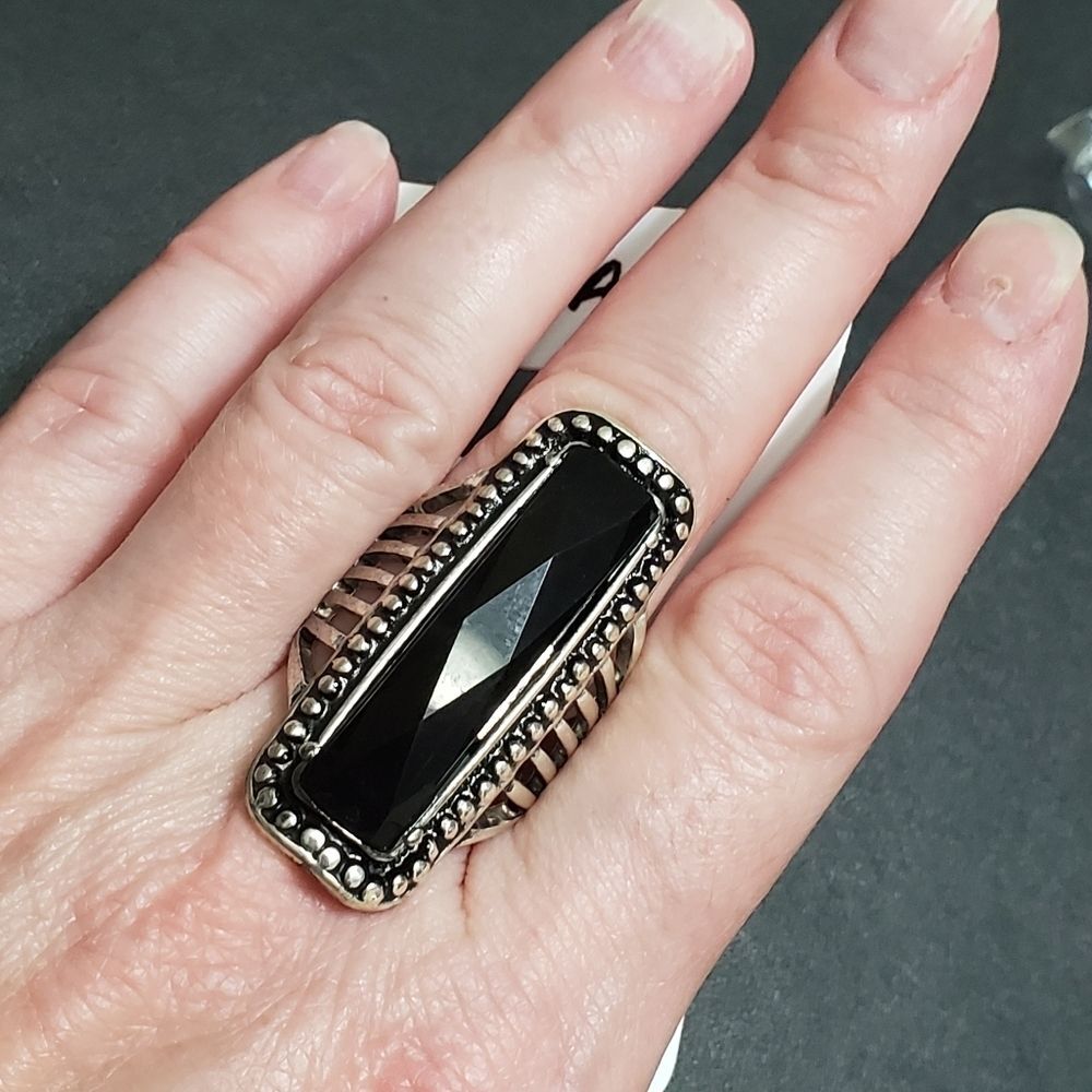 Silver tone and black ring size 7.75